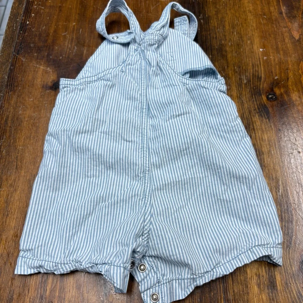 Carters Blue And White Stripe Shark Romper Size 9 Months‎